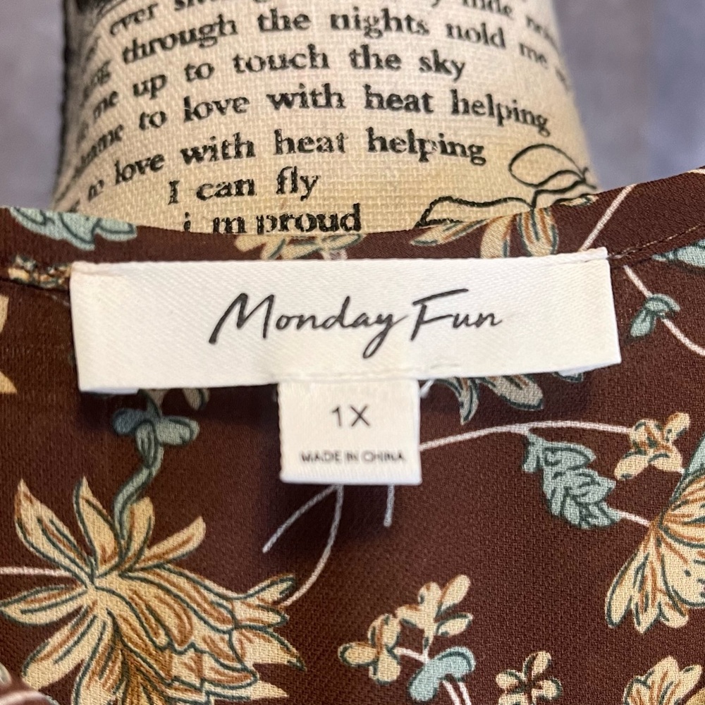 Monday Fun Stitch Fix Split Neck Floral Brown Women's Blouse - Picture 6 of 7